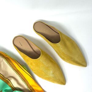 EUC forte forte Mule Flat Yellow Gold Metallic Pointed Sleek Sz 8.5
